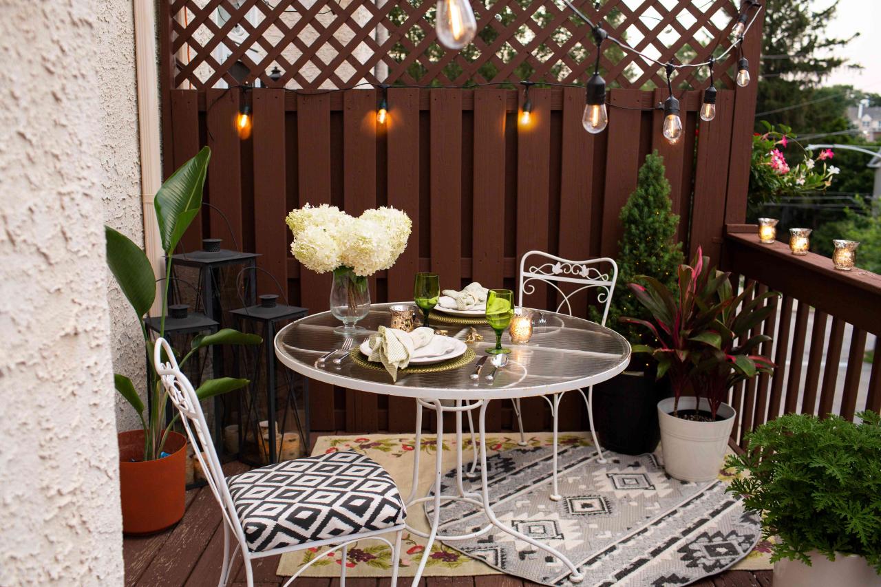 Small Balcony Decoration